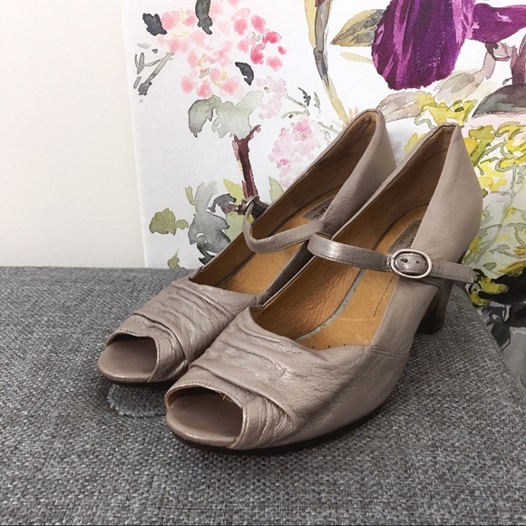 clarks peep toe wedges